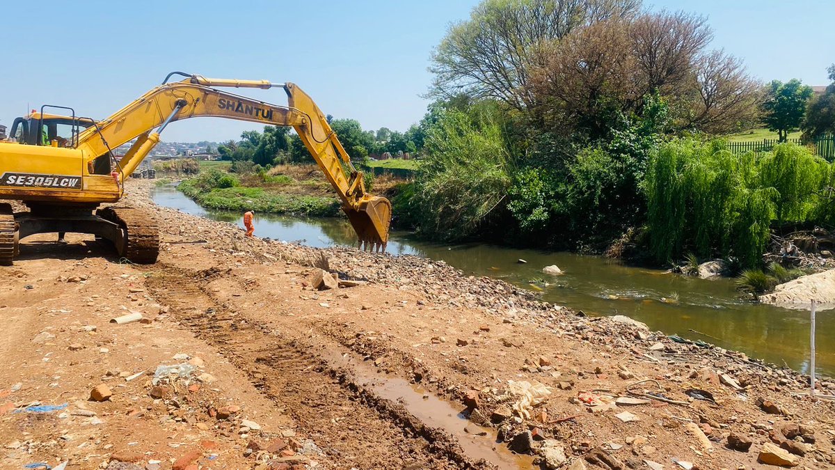 Work is progressing on the Jukskei River Erosion Protection – Wall 1 project in Alexandra (Ward 76, Region E), started on 25 July 2025. This 12-month effort is part of JRA’s Emergency Stormwater Programme to stabilise riverbanks, prevent erosion, &amp; protect infrastructure.