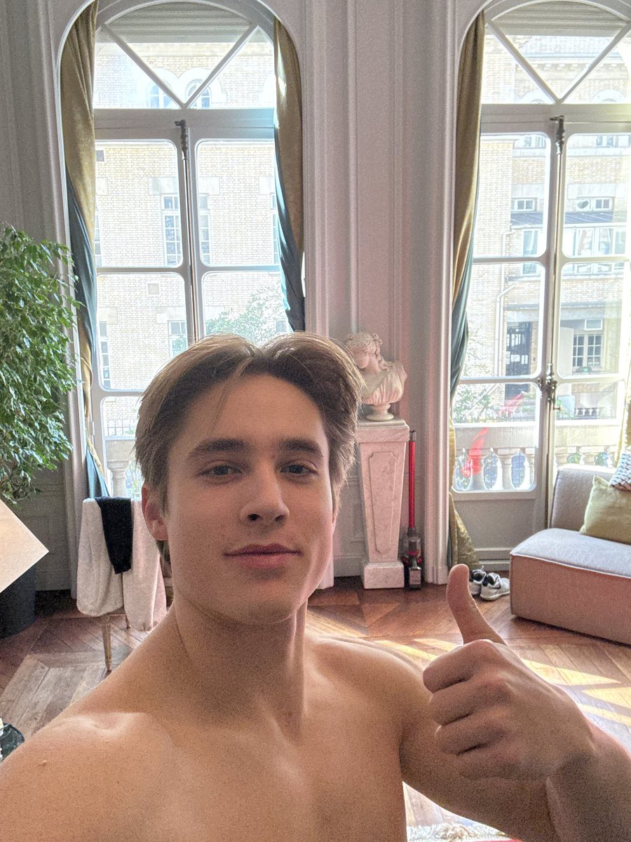 Romeo Halker Twink tweet media