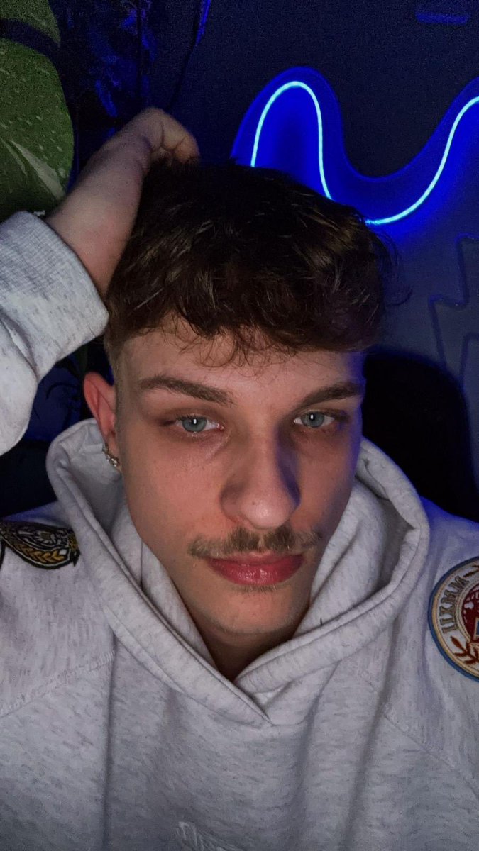 Hunter&Hayden tweet media