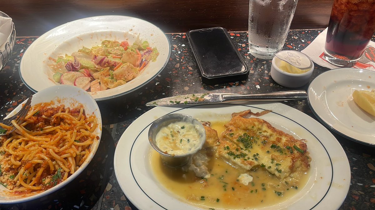 nikkigee151's tweet photo. @SSF_Fog32 You all put it on my mind lol #mondaylunch https://t.co/fXmhSSGXlA