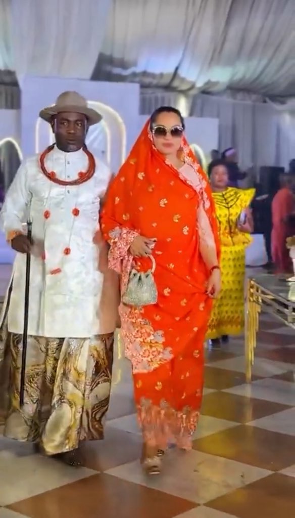 oxygist's tweet image. Lovely video of Senator Natasha Akpoti and her husband, Emmanuel Uduaghan, as they attend an event ๐ฅนโค๏ธ
(Oliseh Governor Amuneke Spotify Nigeria Omah Lay Governors)