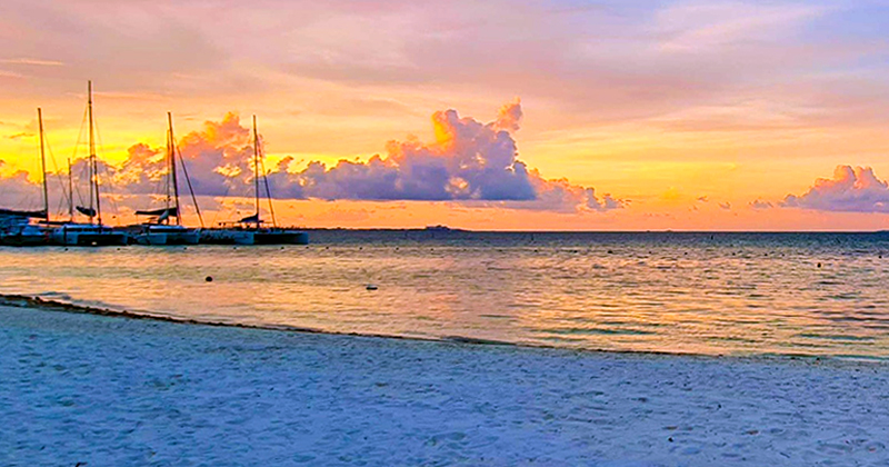 tropicalitytrvl's tweet photo. When each sunrise is better than the next, you must be at Temptation Cancun Resort. 🌤️⛵️🌊 
https://t.co/RPJdZermLS 
#mexico #vacation #toplessoptional #beach https://t.co/YuzTmXQHqA