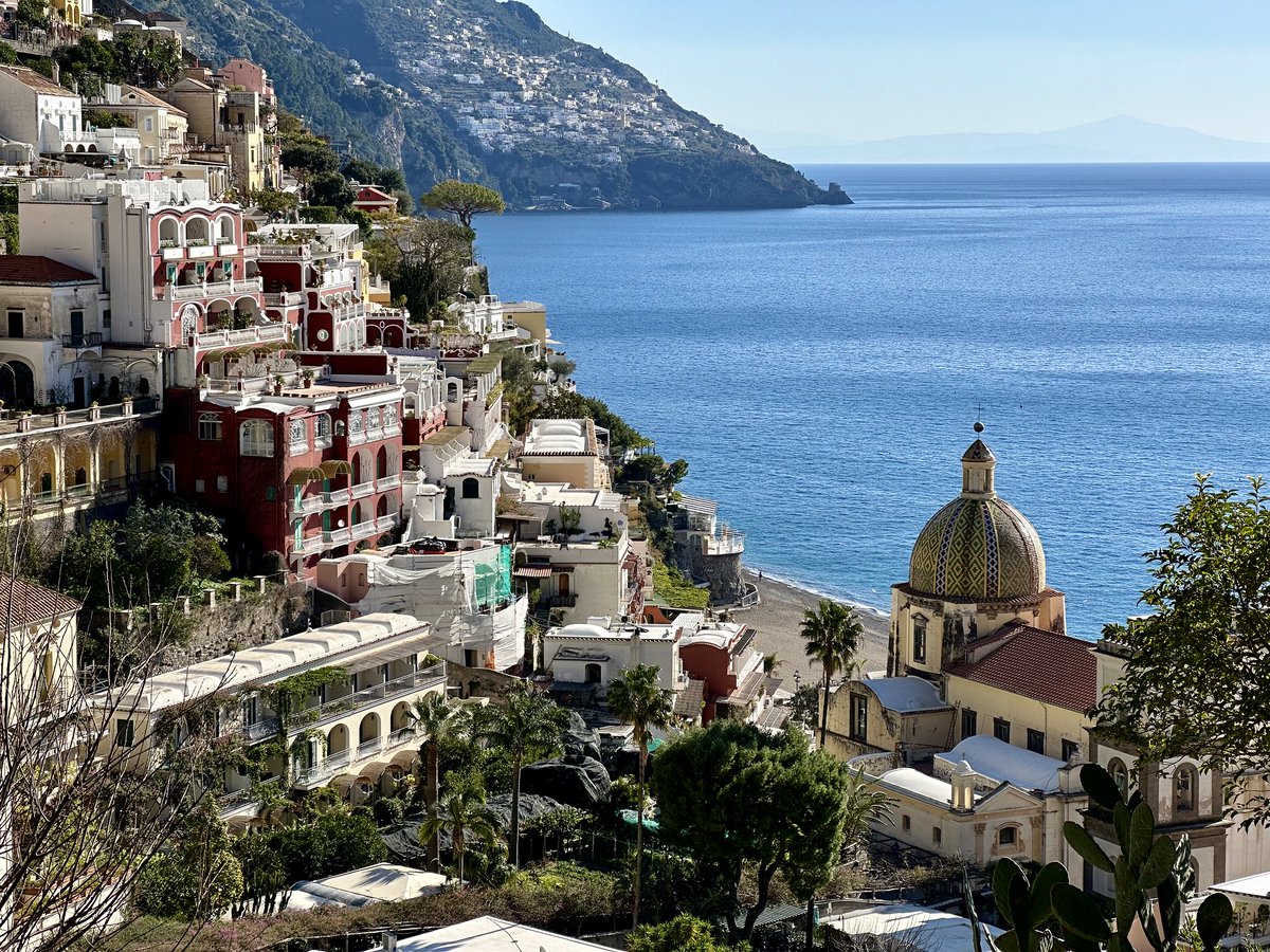 apuntesyviajes's tweet image. 🌊🏖️ ¡Positano, Italia! Un rincón de ensueño en la Costa Amalfitana que te robará el corazón. Descubre su magia aquí. ✨👇
👉 apuntesyviajes.com/2024/09/16/pos…
#ApuntesyViajes #ViajesPorItalia #Positano