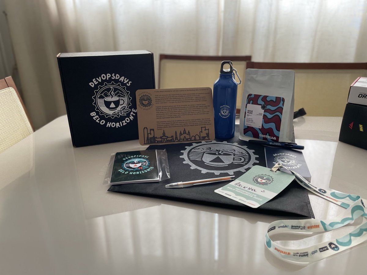 aninhacsgo's tweet image. Um dos kits de palestrantes mais lindos que já recebi até hoje ❤️