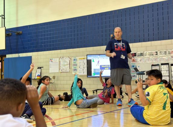 MCPS's tweet image. Big win for wellness at Rolling Terrace Elementary!
P.E. teacher Charles Silberman has secured over $20,000 in grants to upgrade equipment and make P.E. more inclusive for all students.
Read more: montgomeryschoolsmd.org/news/mcps-news…
#MCPSFutureReady