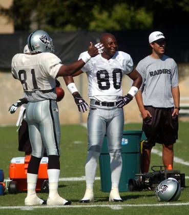 Happy birthday to former Raiders HOF WR Jerry Rice, October 13, 1962.    

1x Pro Bowler in the Silver &amp; Black, 2002.