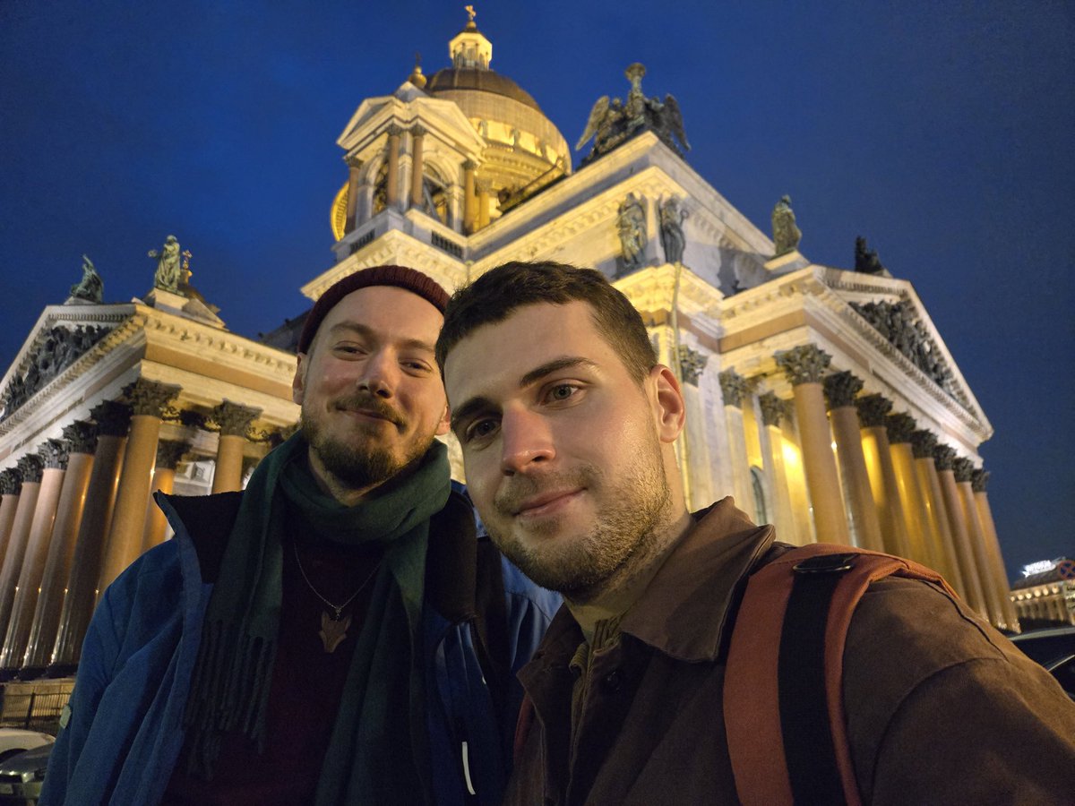 Гуляли с <a href="/anatoliiygl/">Т...ля</a> по Питеру, попались в фотоловушку у Исаакиевского собора 📸