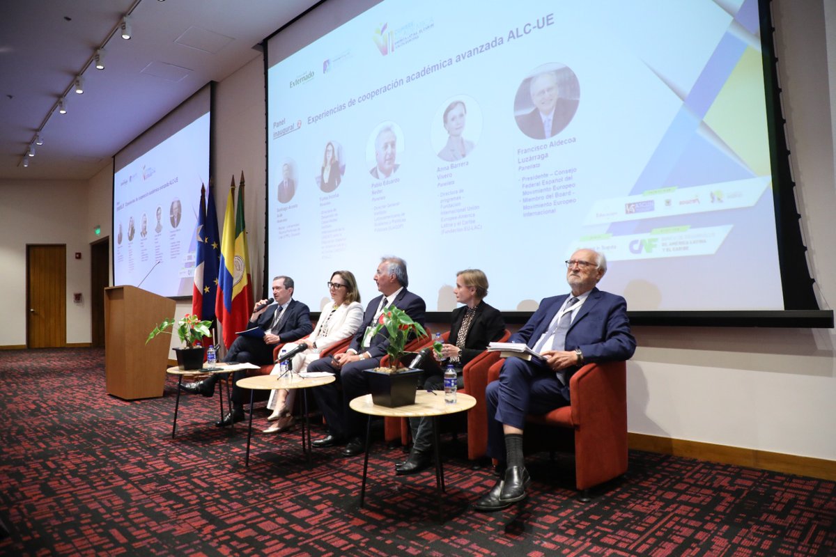 🇨🇴| Un honor participar como ponente en la VI Cumbre Académica ALC–UE. La educación es clave para la integración y el cambio social. Desde la academia, reafirmamos nuestro compromiso con una enseñanza libre y consciente. 📚✨ #ALCUE #Educación