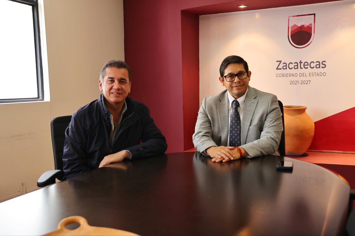 Como siempre, un gusto saludar a mi amigo el diputado <a href="/CarlosPuenteZAC/">Carlos Puente Salas</a> , coordinador del Grupo Parlamentario del Partido Verde y aliado permanente del gobierno que encabeza el Lic. <a href="/DavidMonrealA/">David Monreal Ávila</a> .