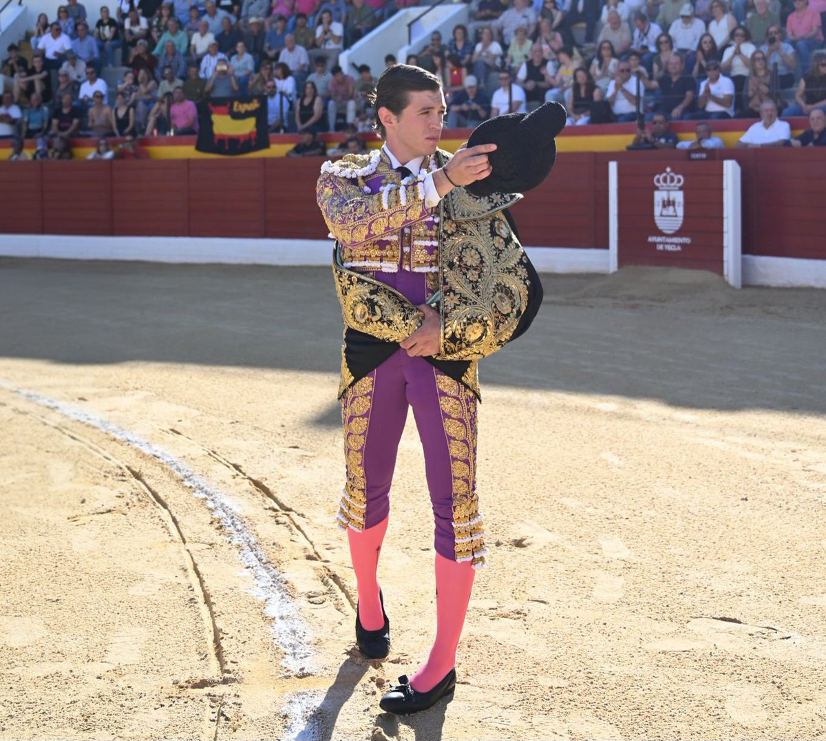 Está buscando apoderado tras acabar la etapa junto al almeriense Ruiz Manuel. Jorge Martínez tiene unas cualidades extraordinarias, un torero joven, novedad, que puede sorprender a los públicos. Denle toros en 2026.