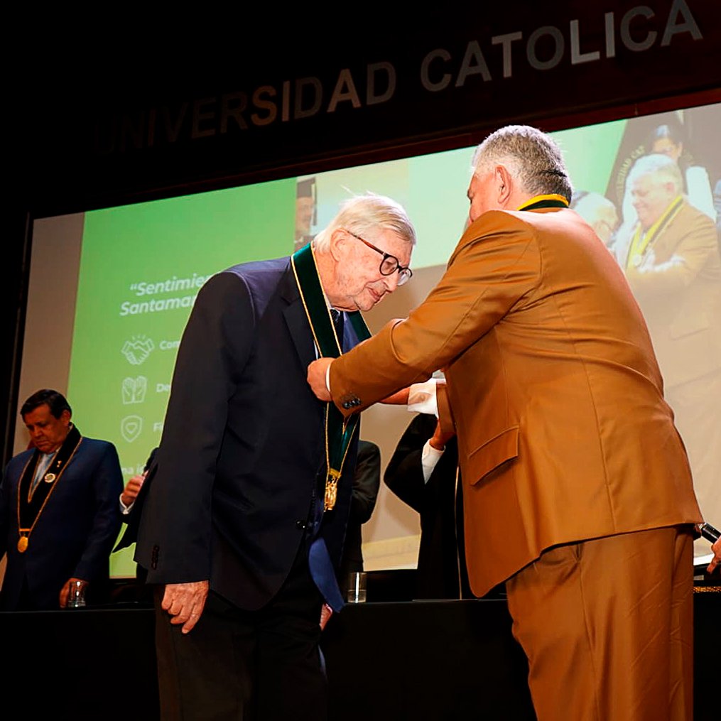 UNIR_Peru's tweet photo. 🎓 El Dr. Rafael Puyol Antolín, presidente de @UNIRuniversidad, ha sido nombrado Profesor Honorario por la  @UCSM_oficial de Arequipa, Perú. 🇵🇪

#UNIR #UCSM https://t.co/IYaYzaV6yf
