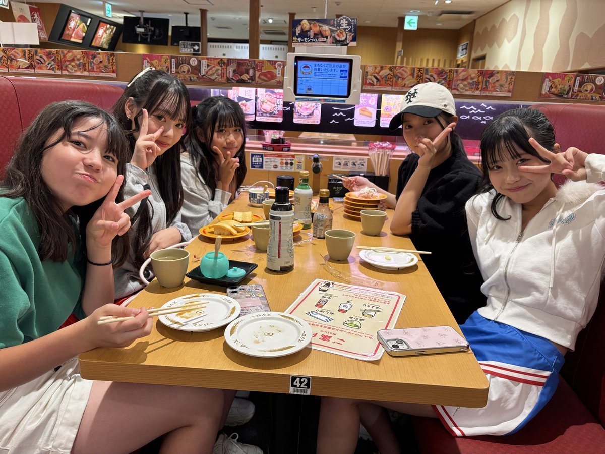 アイゲキ❤️秋祭りにて、今回は遠征に慣れてない方をたくさん東京に連れてきたので、ホテルから現地までの直通バスの手配をお願いしました✨✨
行きも帰りも運転してくれた。運転手さんは、前回クロフェス まで運転してくれた方と同じ運転手さんでめっちゃ仲良くなりました✨✨