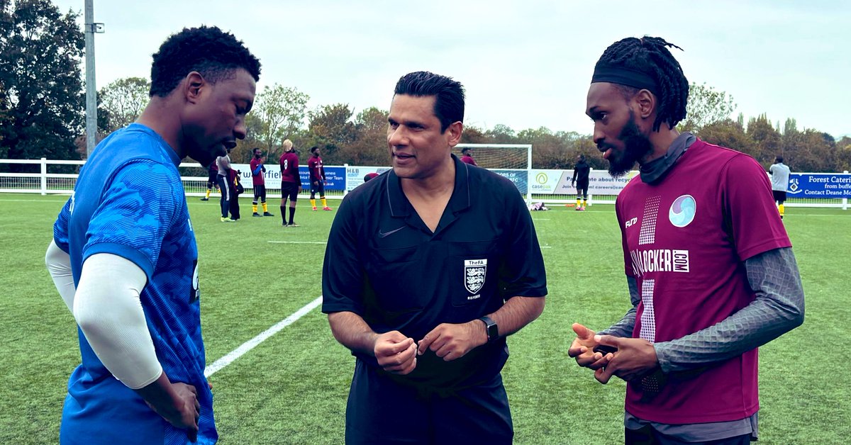 Proud and honoured to celebrate #BlackHistoryMonth with a friendly match between Envoy Football Team (EFT) and the Sheffield community
🖤⚽️#FAEDICOP #BlackHistoryMonth