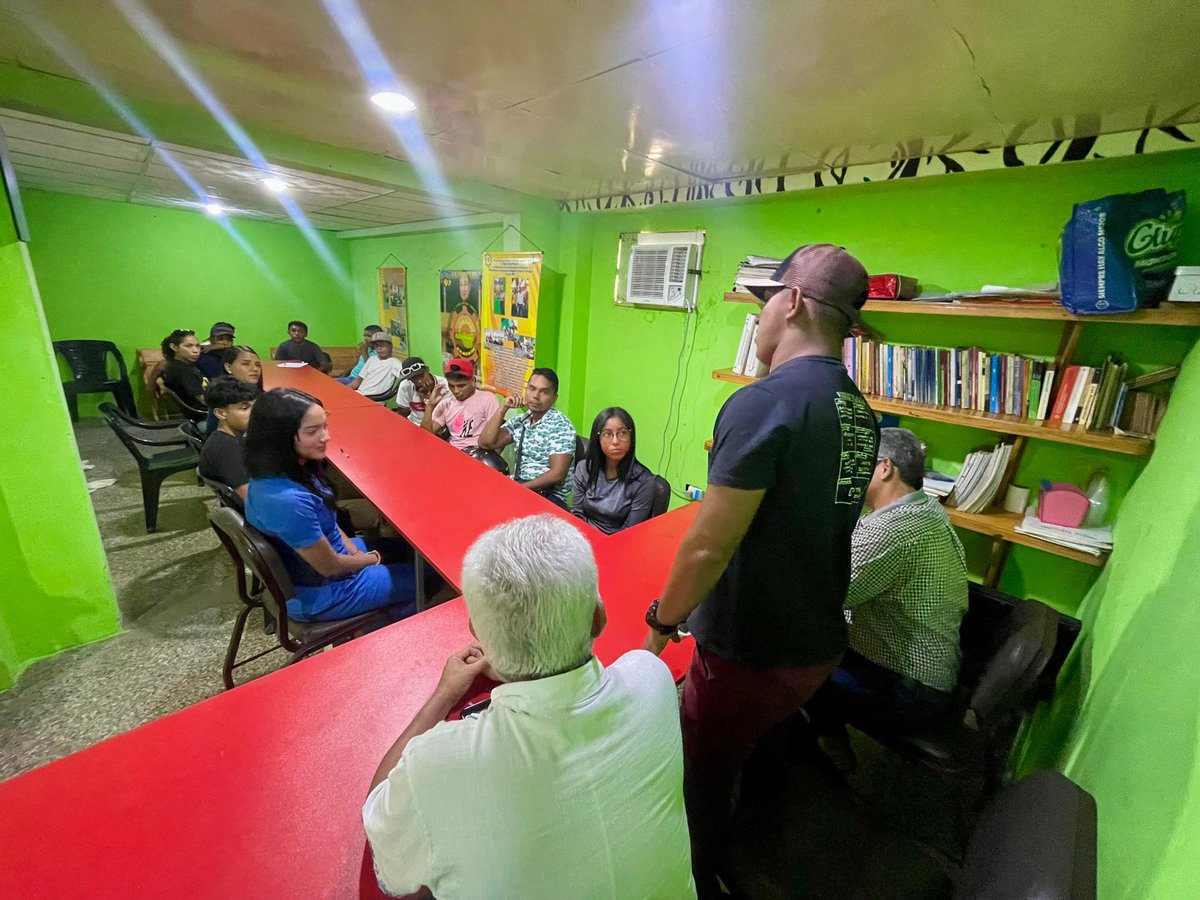 #11octubre25|Reunión del buró juvenil ADemocrática-Apure,  realizada mesa de trabajo con jóvenes de educación media y superior en análisis  de distintos tópicos sociales, como propuestas al desarrollo  y crecimiento de nuestro estado y el partido AD en resistencia <a href="/DanielTiradoP/">Daniel Tirado Perez</a>