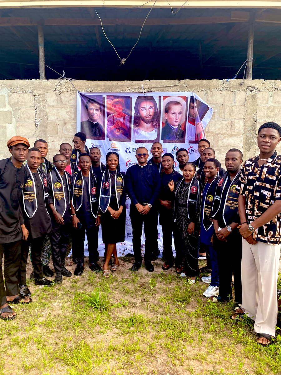 p_charles_001's tweet image. Today was special 🙏🏽
We had a send-forth for our final-year altar servers, and I received my Certificate of Membership 💫
Being an altar server has taught me discipline, teamwork and the joy of serving with purpose.
I’m grateful for the journey ❤️
#Faith #Gratitude #Community