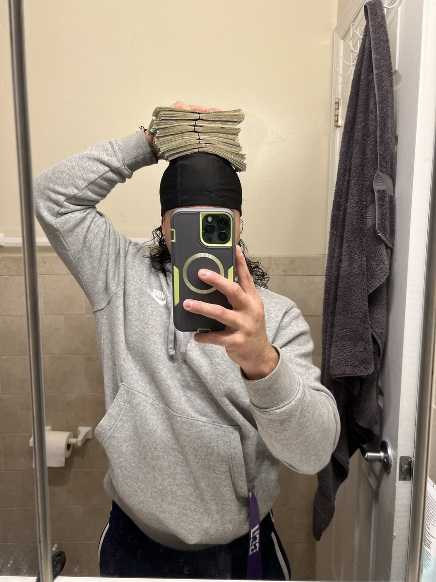 chvvbz's tweet photo. I rather b alone then fw a hoe https://t.co/MXv22JjdNA