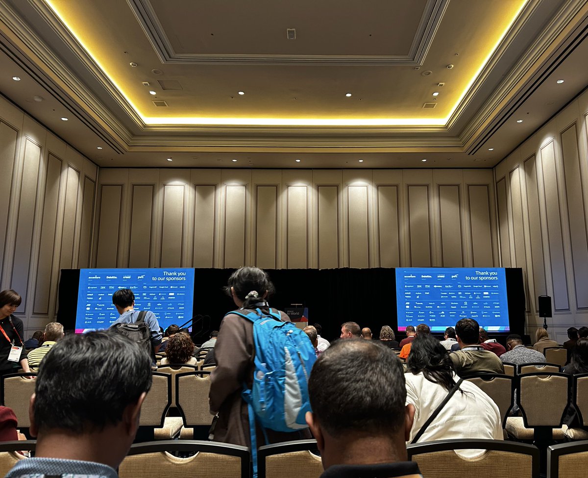 reqtc's tweet image. 【Oracle AI World 2025】
14:00〜オリエンテーションに参加します
参加特典のバッジももらえました！
#AIWorld #oracleaiworld #oracle