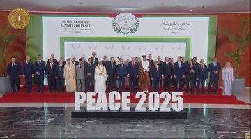 "إسرائيل واحدة والعرب أشتات، يتنافرون ويتباعدون فيزدادون ضعفاً على ضعف ويسهل تصيدهم الواحد بعد الآخر، بل ويسهل استخدام الواحد منهم كالحجل الأسير فخاً لاستدراج الآخرين إلى قبضة الصياد."

#قمة_شرم_الشيخ  مهزلة.