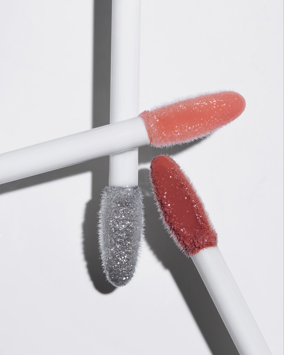 three limited-edition shades of our supple kiss lip glaze, including ‘like’ and ‘literally’ inspired by two of the original glosses + a new sheer chrome shade in ‘she’s back’ 👄 the king kylie collection drops 10.18!