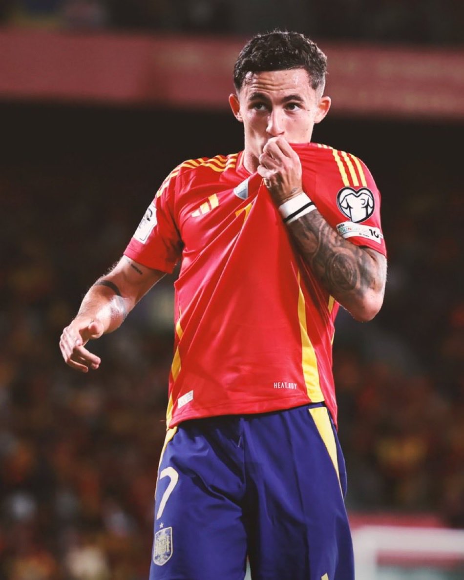PalaceReport's tweet photo. Palace players on 🔥 during the International break: 

🏴󠁧󠁢󠁥󠁮󠁧󠁿 Guehi - 2 assists for England 
🇸🇳 Sarr - 2 Goals for Senegal 
🇪🇸 Pino - Goal for Spain
🇨🇴 Lerma - Goal for Colombia 
🇫🇷 Mateta - Goal for France https://t.co/VRbfisi8FP