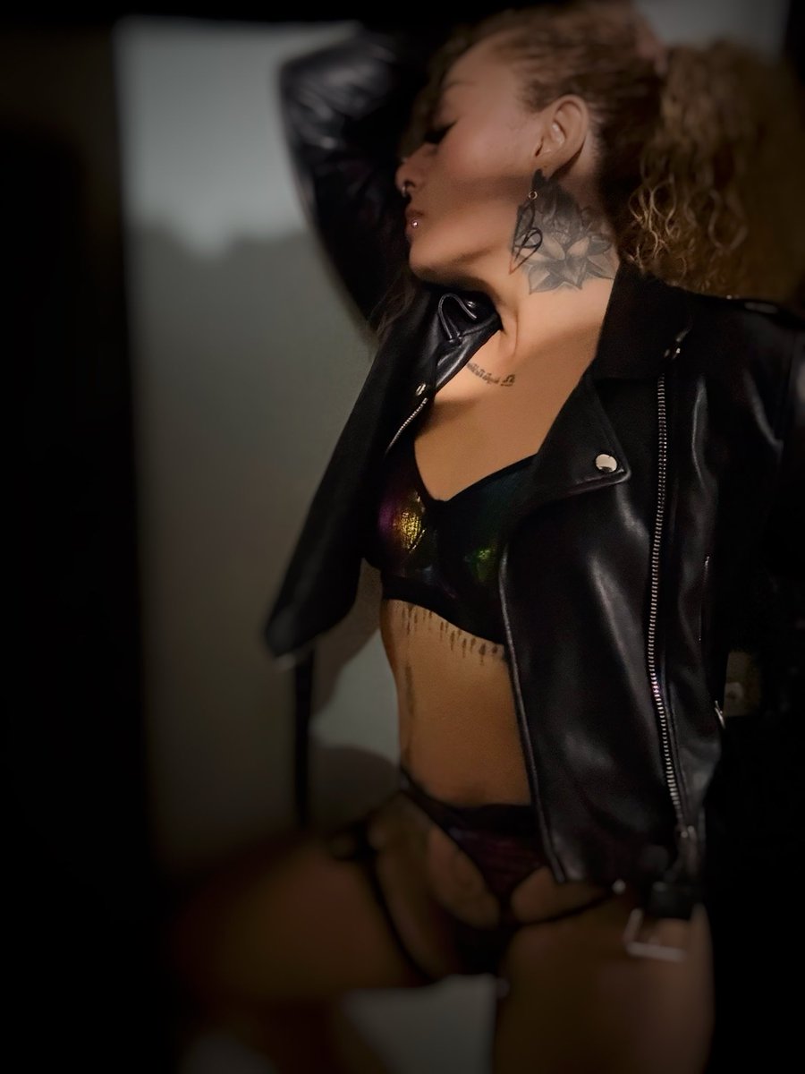 #lunesdeseducción 
Mójame, con la lluvia de tus ganas, quiero nadar en tus fantasías, ahogarme de ti y de mi, seremos náufragos del placer !!!!

Hoy estrenaremos nuevo chivo en <a href="/SeductoresTeam/">Seductores Team®</a> así que estén pendientes !!!