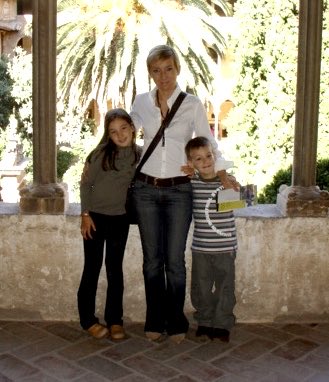 Asseguts a Santa Maria del Mar, l’església de la mama, el meu Bebè mira amunt i avall, a dreta i a esquerra una vegada i una altra i una altra. Els seus ullets intenten abastar, desconcertats, el gran espai que ens envolta i el seu cervellet busca algun referent que li expliqui