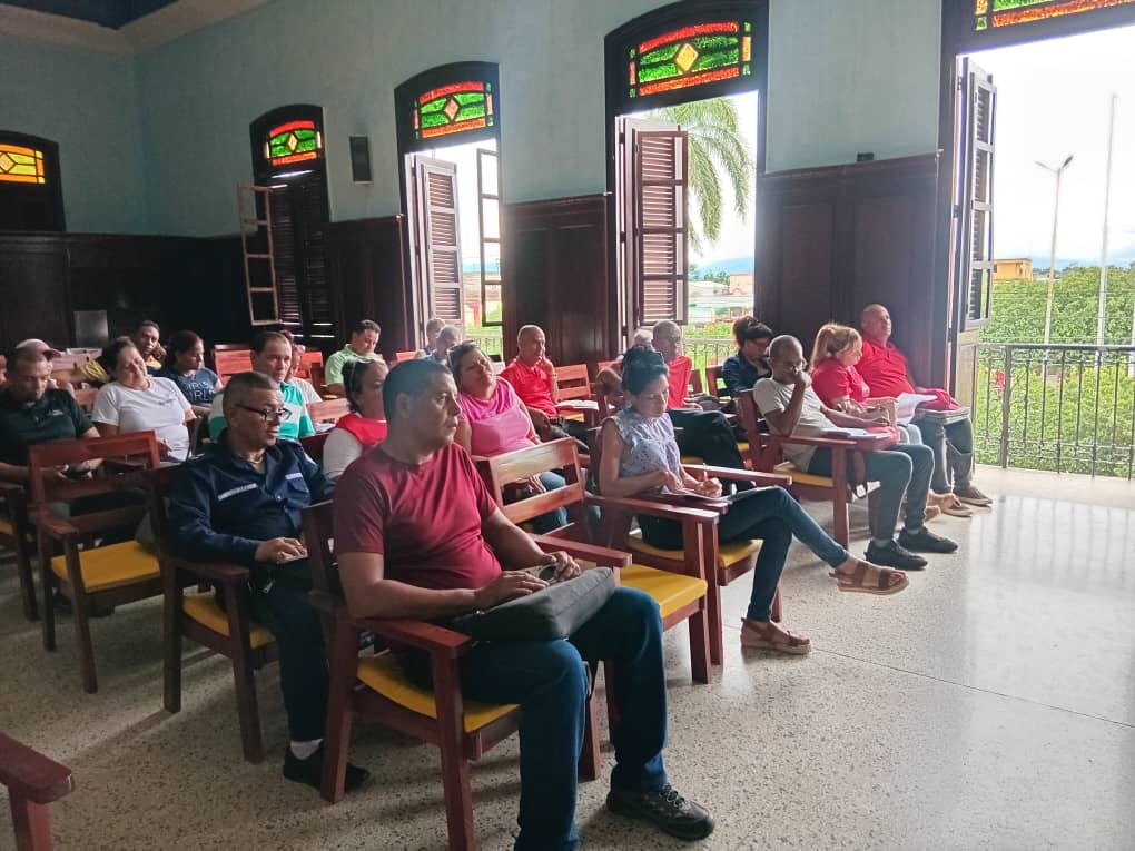 Evalúamos las acciones para el cumplimiento de la estrategia de política de cuadros en el territorio.
#Bayamo 
#UnidosXCuba