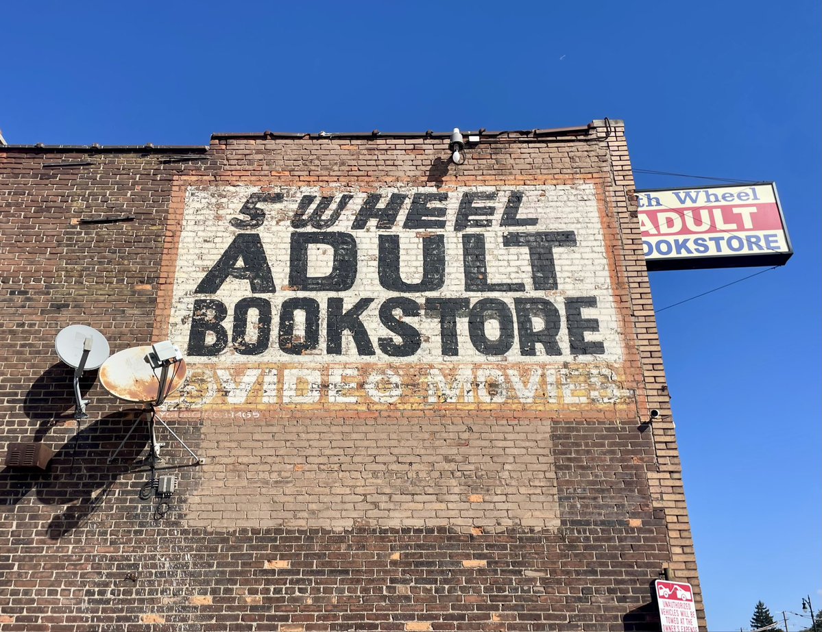 5th Wheel Adult Bookstore
Detroit, MI