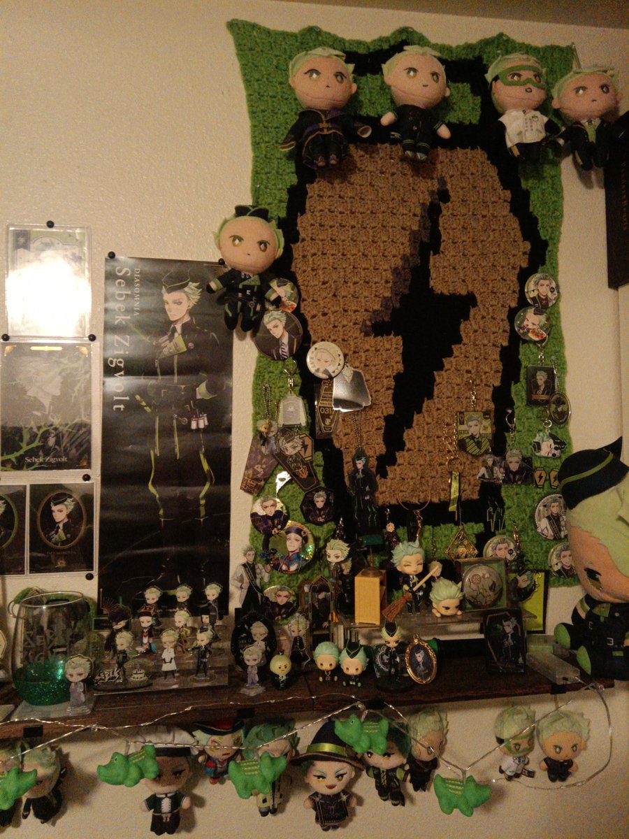 wickdlilthings's tweet image. Got some more updated photos of my shrine. It'll get bigger soon 😭 I'm so excited