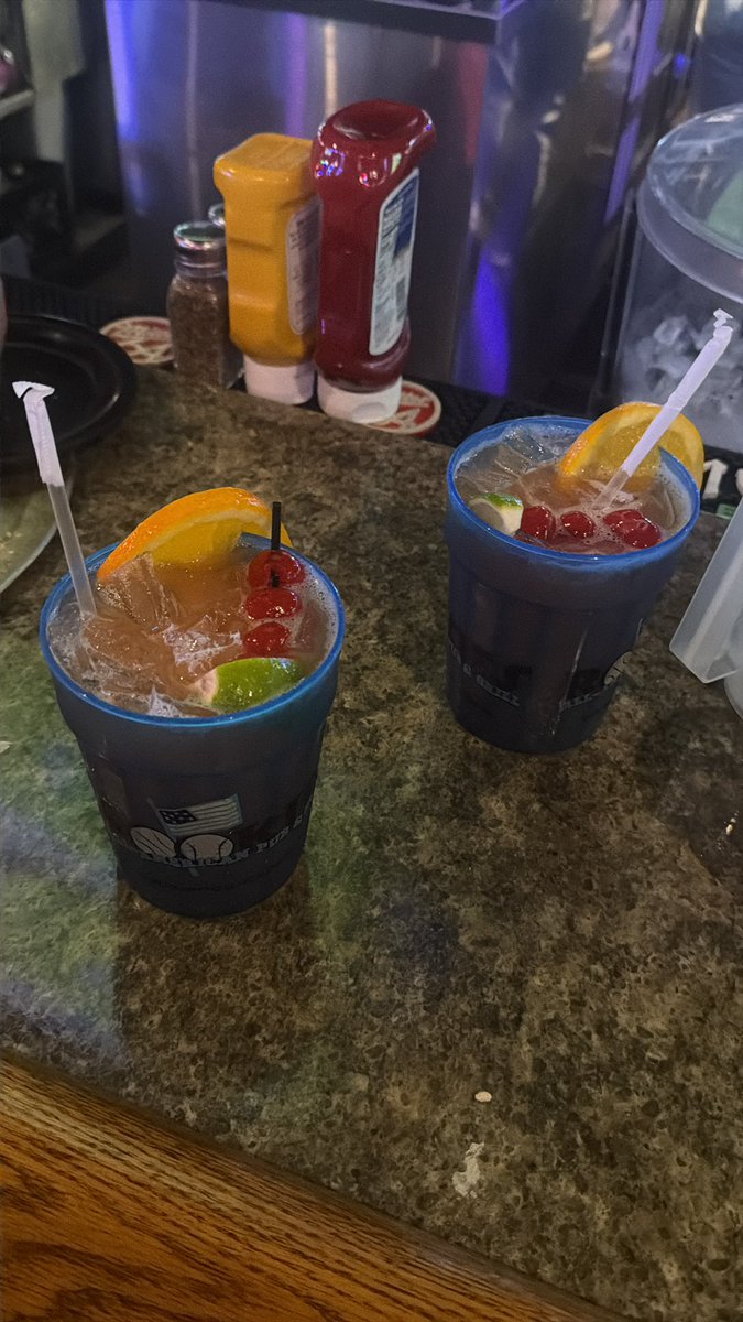 RealMikeyBets's tweet image. They won’t stop bringing Mai Tais