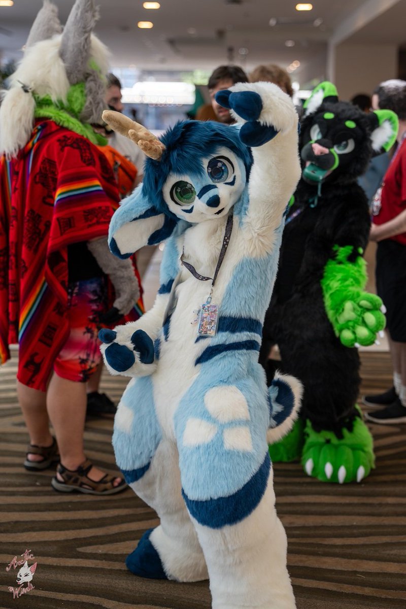 Sioteru_'s tweet image. Show me...
You out of suit 👀
You in suit 🦌
And art of your sona 🎨
My suit doesn't have the tats but gotta show em off
Art was made by me