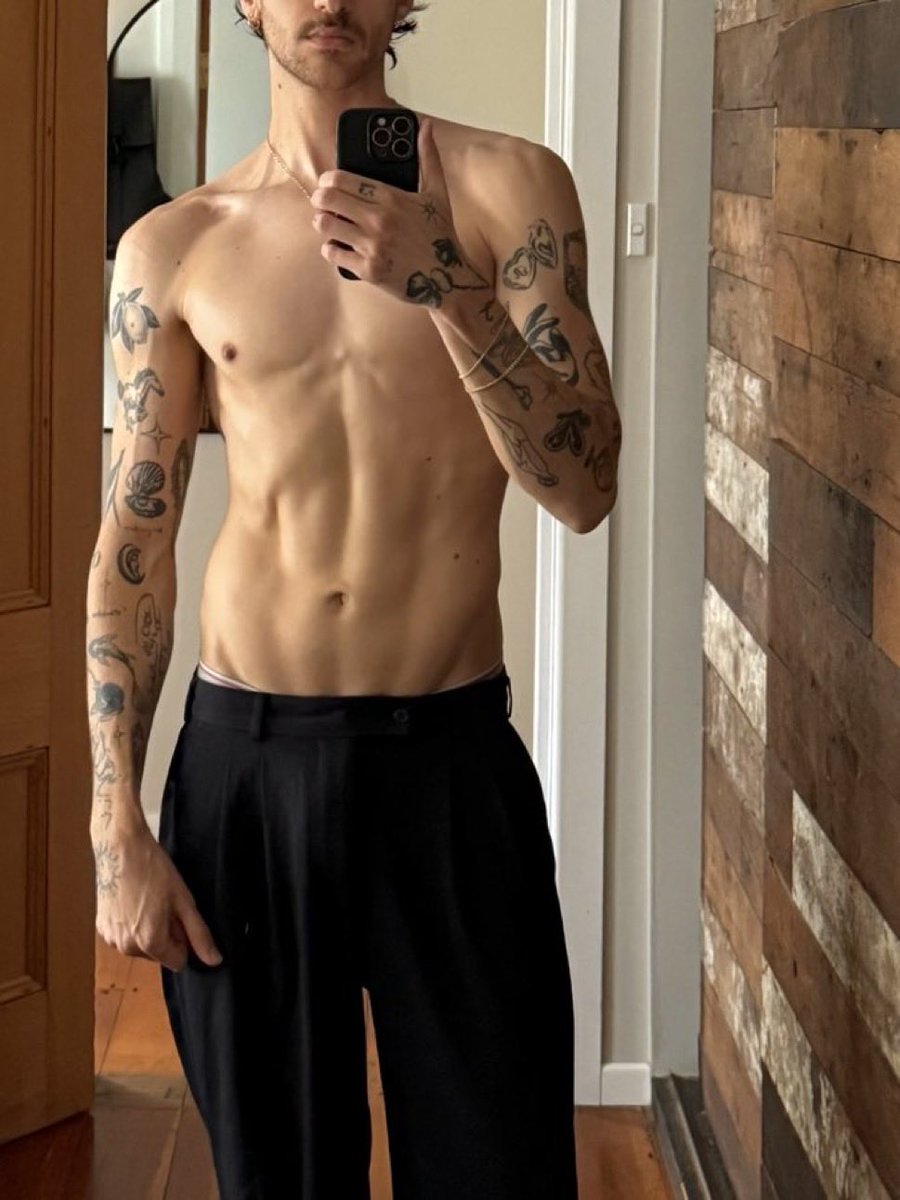 tyler_raejepsen's tweet image. nada mais puto do q homem acinturado assim