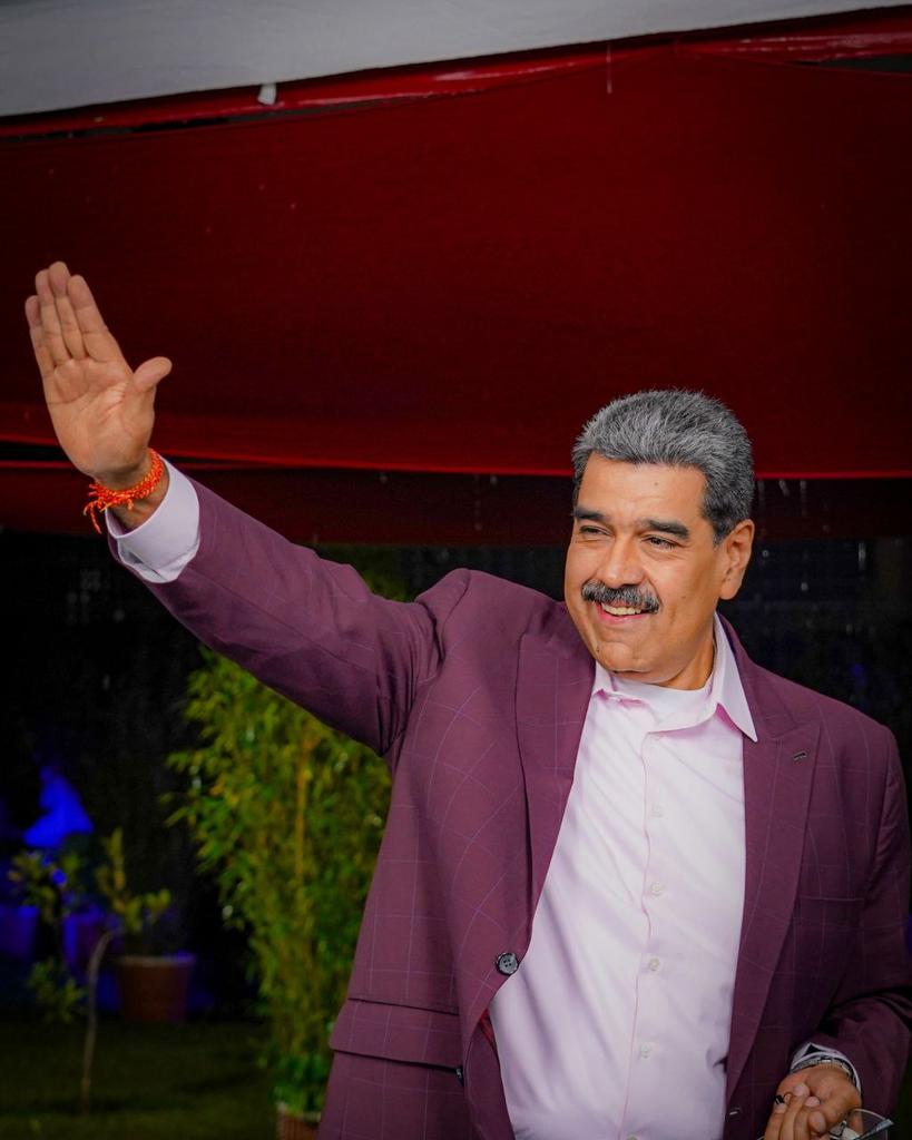 Nico es el mío 🇻🇪 

 💭El hombre de honor no tiene más patria que aquella en que se protegen los derechos de los ciudadanos y se respeta el carácter sagrado de la humanidad.