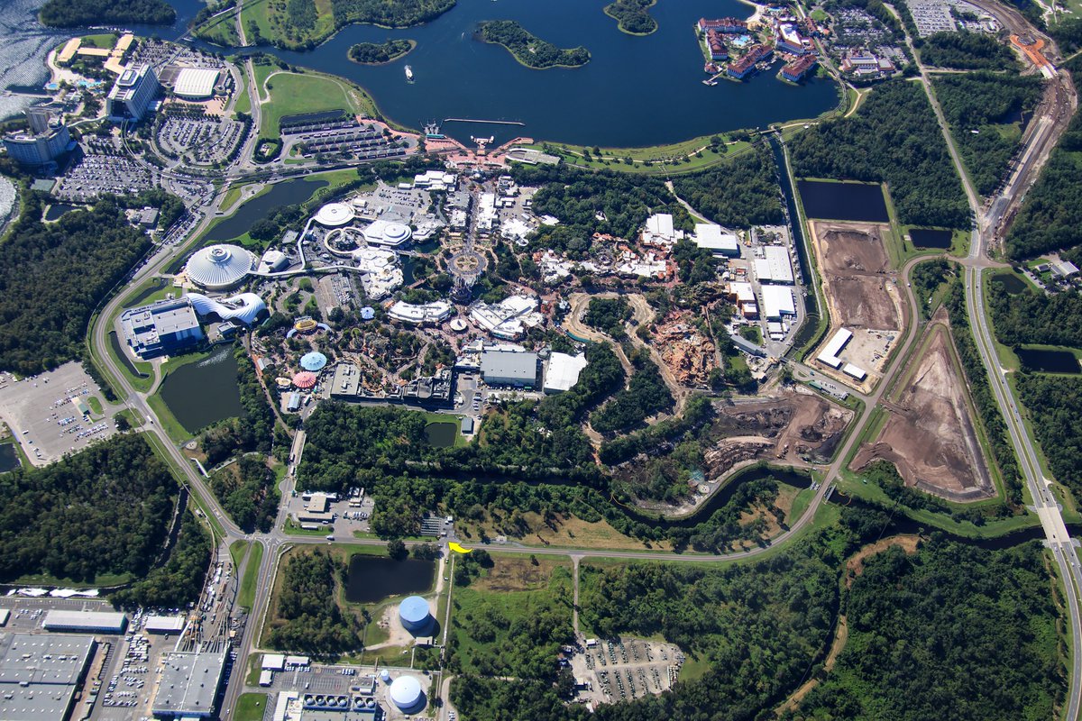 bioreconstruct's tweet image. Aerial overview of Magic Kingdom from 3850 ft.
Arrow at fireworks staging, directly in line with Main Street USA and Cinderella Castle.