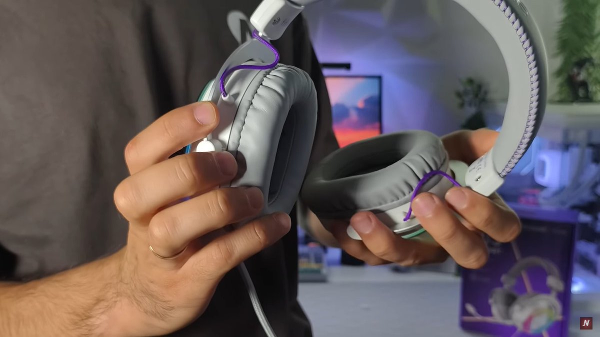 FIFINEMIC's tweet photo. 🎮🌙Forged for the long campaign, FIFINE AmpliGame H13 rests with a barely-there weight.
🪶Floats on your head without noticable pressure, upgrade the embrace by memory foam design, but no audio loss.

📸YT: ruNega https://t.co/GwPe5QSM93