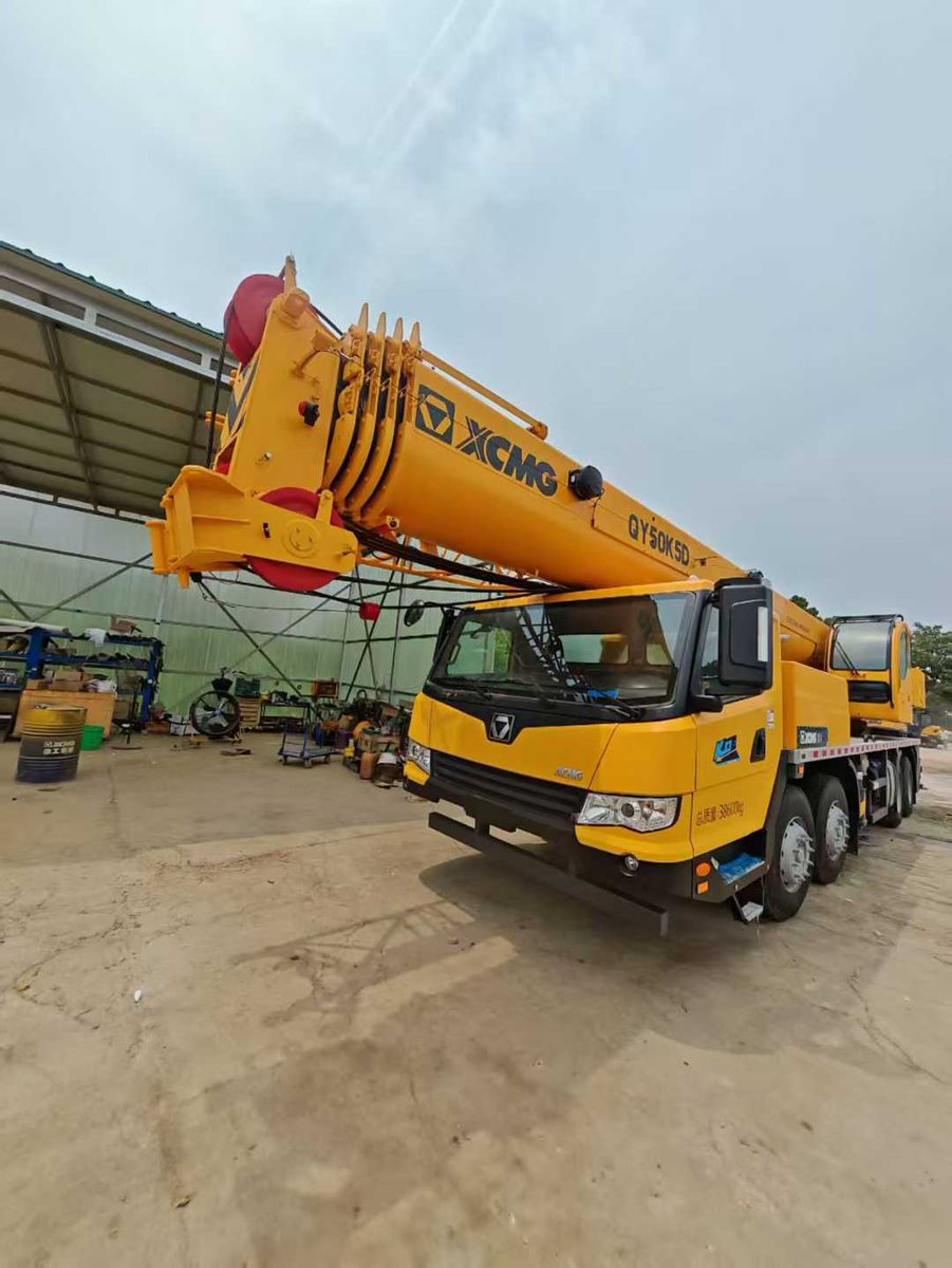 zoeYang96's tweet photo. XCMG ZOOMLION 50TON TRUCK CRANE 
SANY XCMG PUMP TRUCK 
#XCMG #ZOOMLION #SANY #50ttruckcrane #concretepumptruck https://t.co/3Ig5C2Dm81