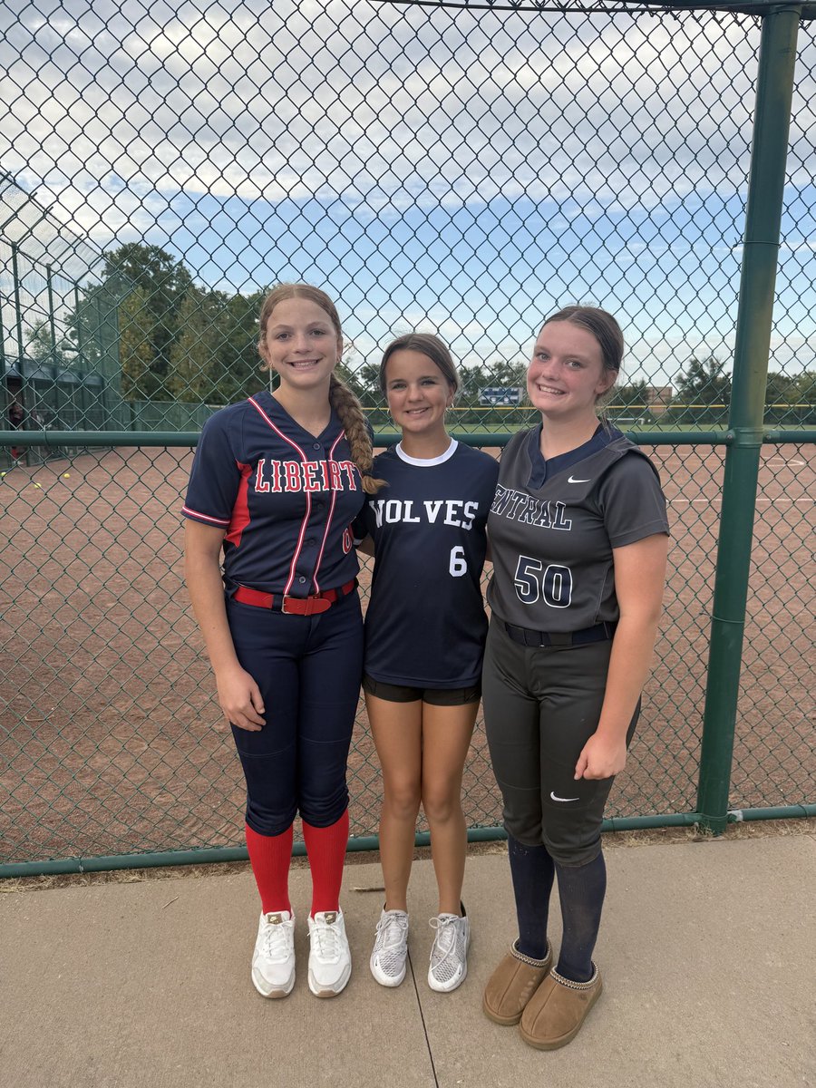 KRampley2029's tweet photo. Such a great freshman year high school season!! Some pictures from the season with former and current teammates!! More to come soon 💙🤍 https://t.co/EOvZXPiSnn