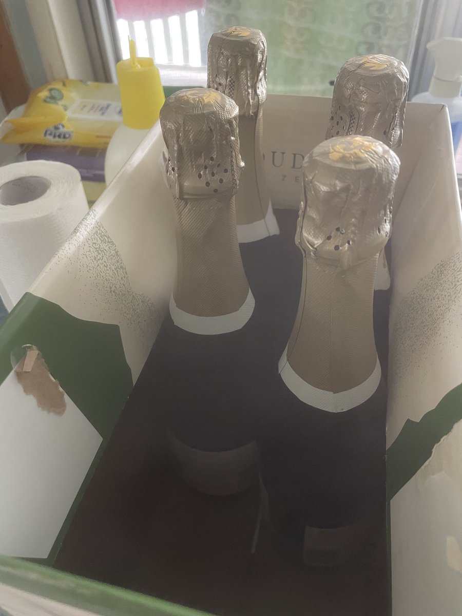CathCath77's tweet image. Story of the wine… 11;15 ordered -it #Liquorland .#uber 11;40 amazing! .#Chilled 2 in the fridge.And… They deliver to NUBEENA when I’m back there .. #BWS don’t - so that would be good to get bulk wine in and order it once every couple of months or so..stock  the bar..#cocktails