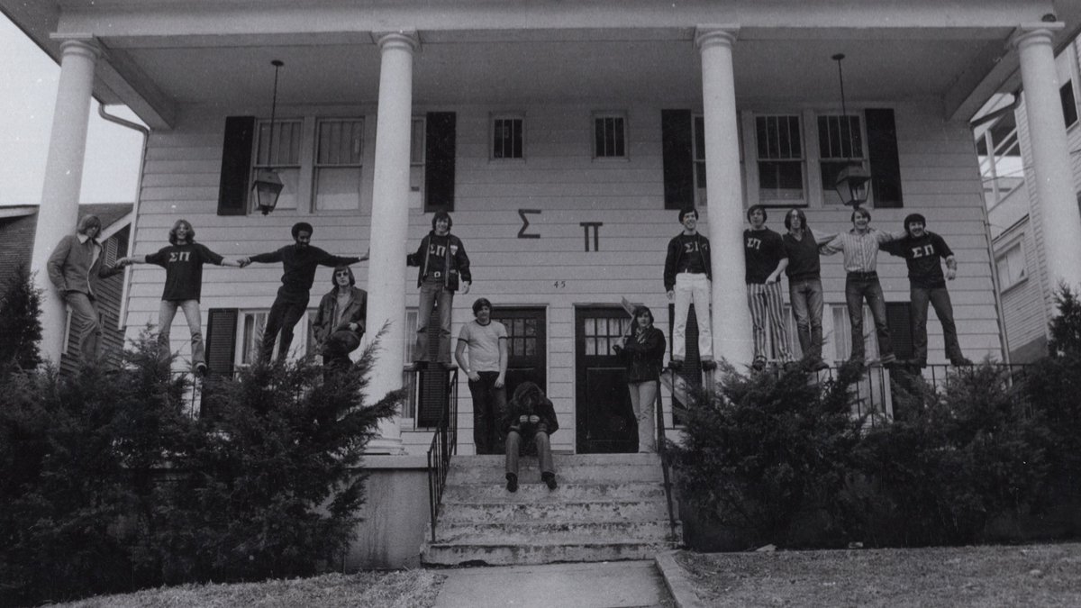 SigmaPi's tweet image. Home is where the brotherhood is #WayBackWednesday 

📷️ Epsilon Chapter at Ohio