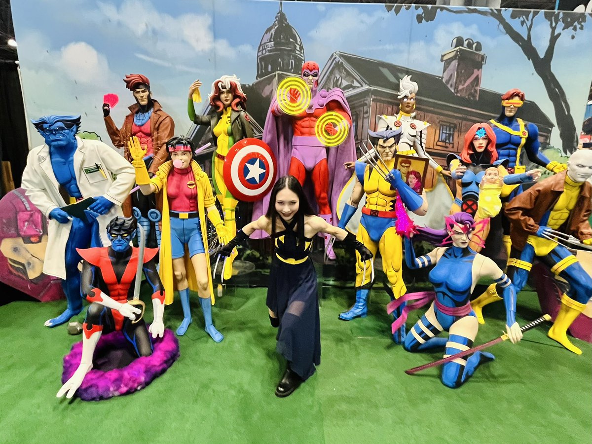 RarirureRiina's tweet image. X-menになれるコーナー🩷
人形の頭の後ろにはサインが。
#NYCC2025