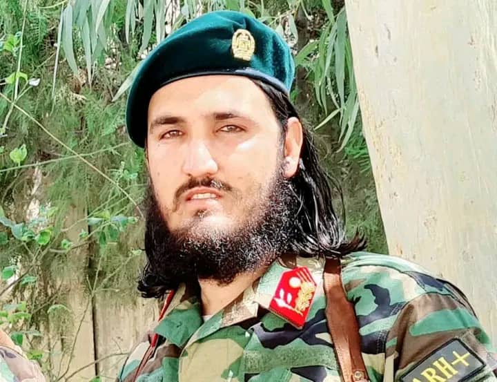 .                               *د خوښۍ خبر*
د وله يې مولوي صیب
ټولو مينوالو ته خبر ورکول کيږي چې سبا، د سه شنبې په سهار، ساعت ۹ بجې، په زړه پورې غونډه د کونړ په ولایت کې ترسره کېږي، چیرته چې زموږ هیبتي او زړور (وله يې مولوي صیب) غږ کوونکی مجاهد هم په دغه ځانګړې مراسمو کې ګډون کو