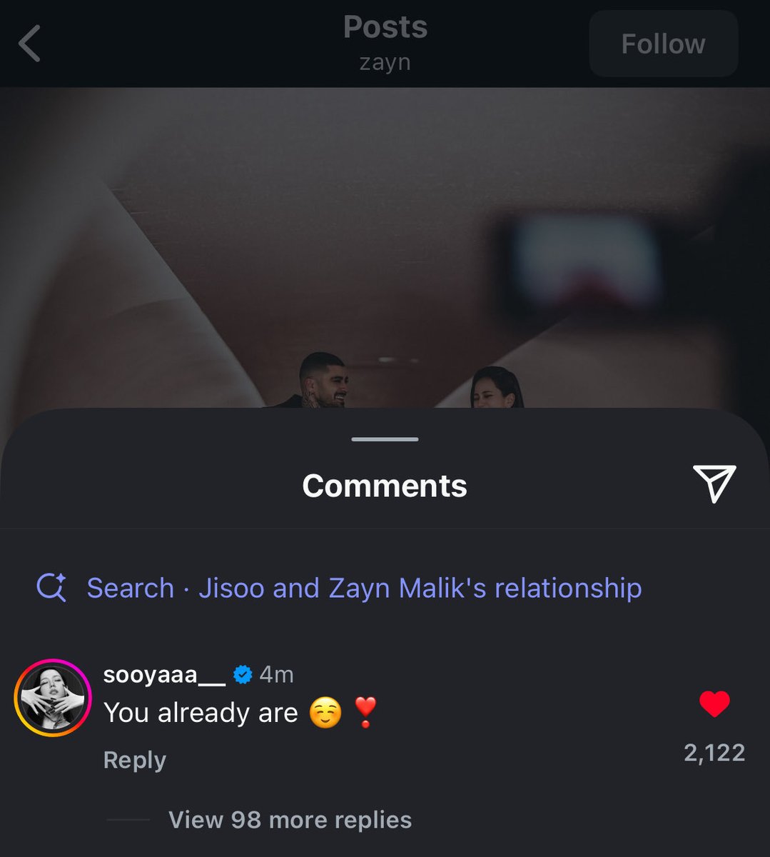 jisoogaIIery's tweet image. JISOO commented on ZAYN’s IG post 😭
