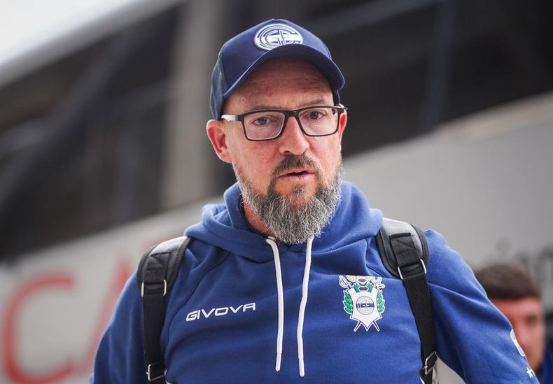 Julián Barbetti (@barbettijulian) on Twitter photo #CGE #GELP Alejandro Orfila dejó de ser el técnico de Gimnasia, tras los malos resultados, 7 derrotas , 4 victorias y un empate, fue cesado de su cargo, mañana se despide del plantel. #CGE #GELP Alejandro Orfila dejó de ser el técnico de Gimnasia, tras los malos resultados, 7 derrotas , 4 victorias y un empate, fue cesado de su cargo, mañana se despide del plantel.