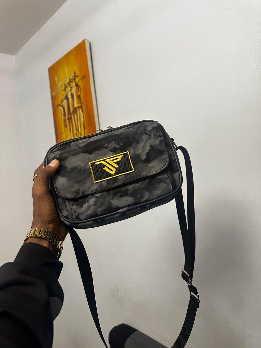 Jaypeebagss's tweet photo. Our best selling crossbody bag..The JP Flap Crossbody bag☎️🔥… #Customade 

Send us a Dm to book yours!!… Note: Limited drop!! #52dayscompletion #HallelujahChallenge https://t.co/SJgV3Lth70