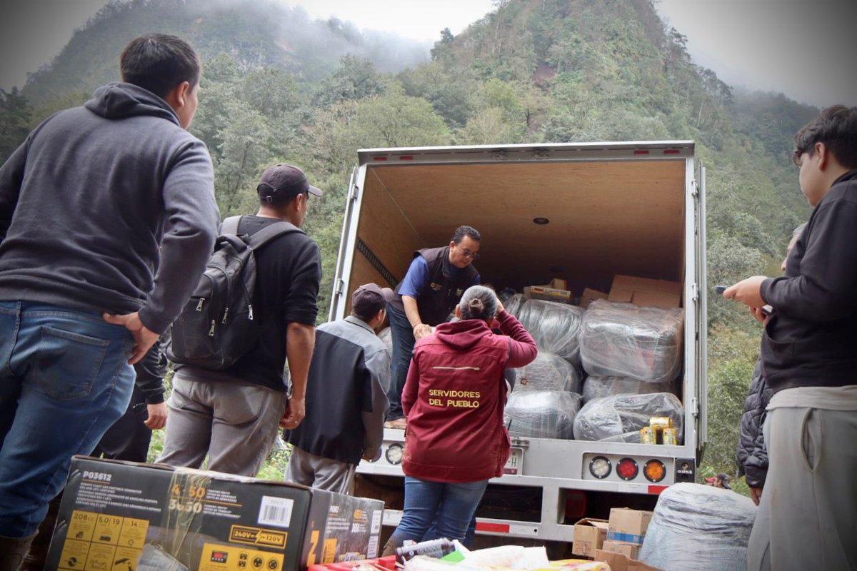 difhgo's tweet image. En sinergia con @Bienestar_Hgo , el Sistema #DIFH acerco a Tenango de Doria y San Bartolo, cobijas y despensas para las familias afectadas por las lluvias atípicas. 🫂❤️🩹✨