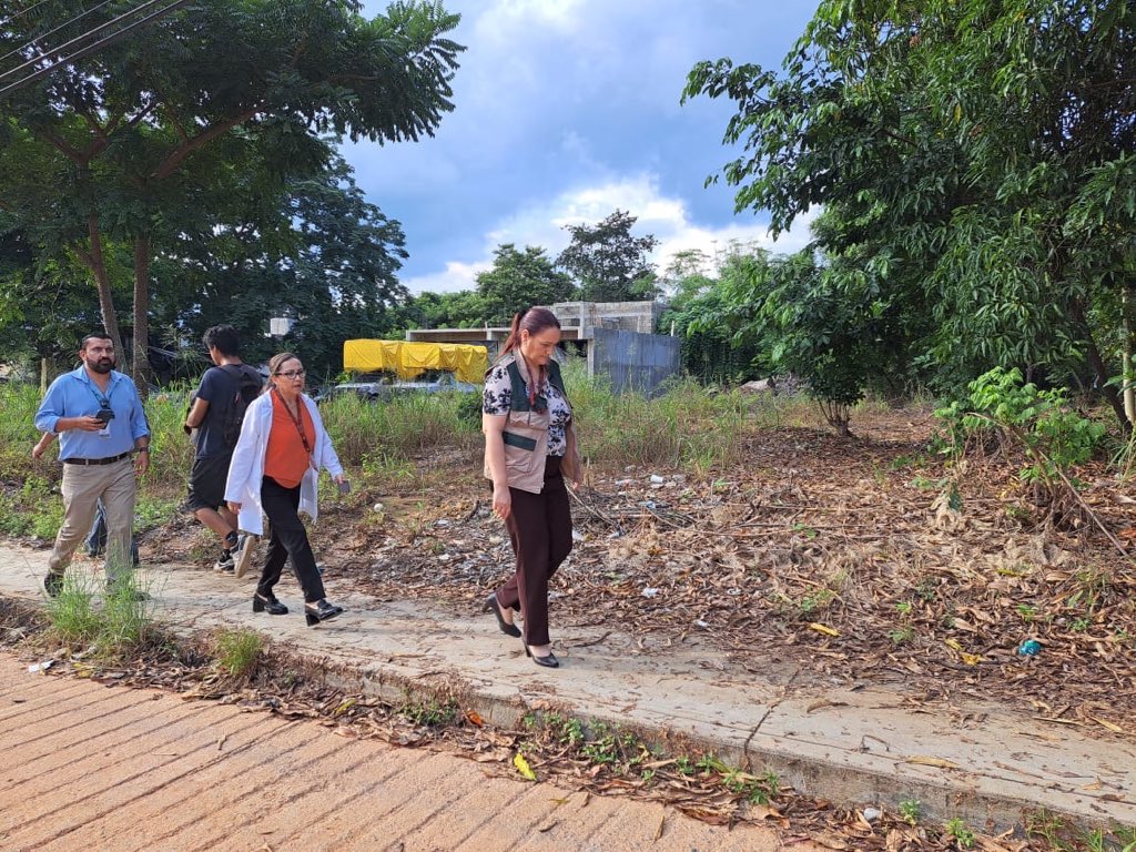 Tu_IMSS's tweet photo. Tras las fuertes lluvias, el #IMSSSLP realiza recorridos de supervisión en el HR Axtla de Terrazas, albergues de Zacatipan, HR y UMF No. 37 en Tamazunchale.
🏥 Los servicios médicos operan con normalidad. https://t.co/FevYsmL6Uj