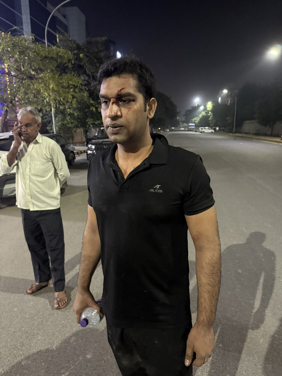 danish786saifi1's tweet image. गाँव असगरपुर से-128, थाना से-126, नोएडा में बदमाशों द्वारा पुस्तैनी ज़मीन पर 14-10-2025 रात 1 बजे अवैध हथियारो से जबरन कब्जा करने की कोशिश में प्लॉट मालिको पर जान लेवा हमला किया| @noidapolice @dcpnoida @YamunaIPS @CMOfficeUP