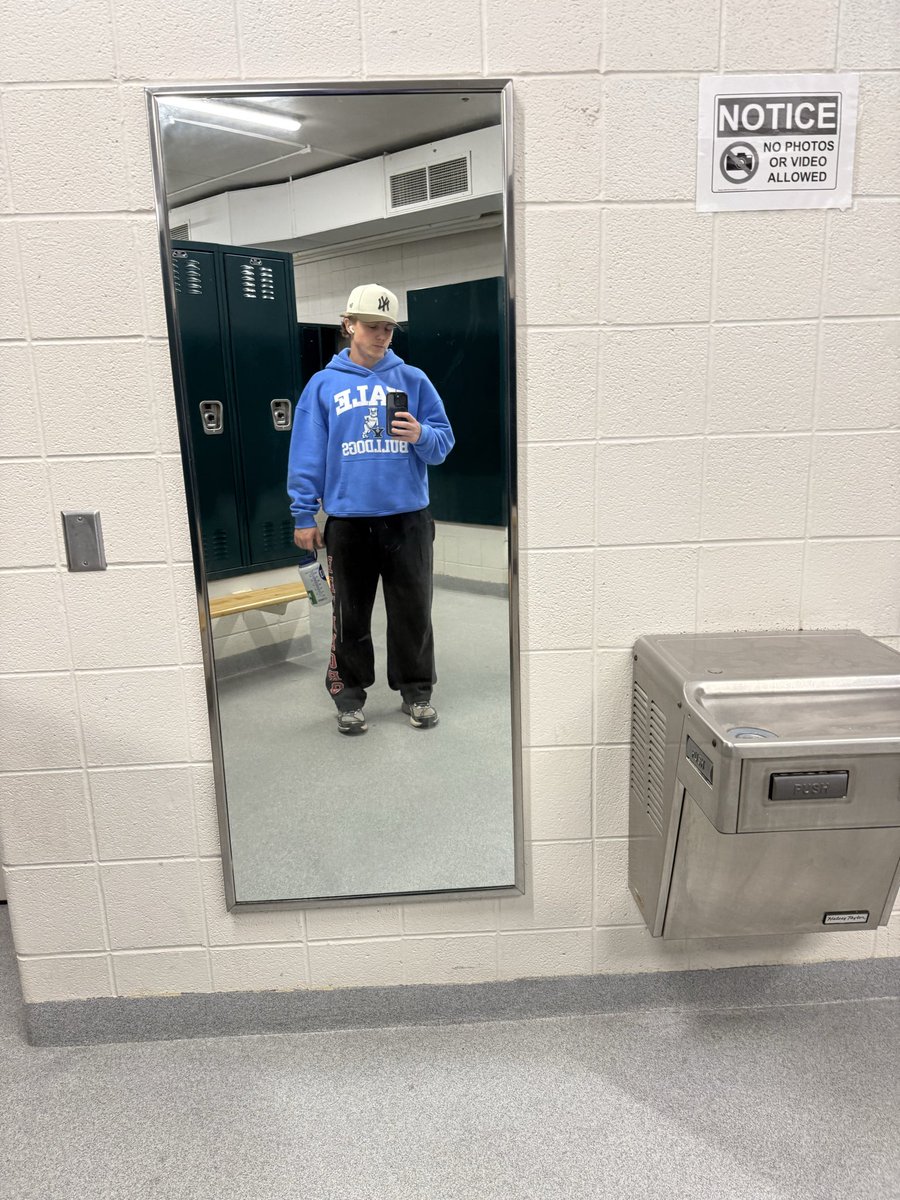 BradySpalding3's tweet photo. Leg day! #techwell https://t.co/E31NOkO11S