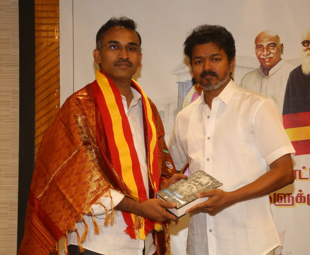 Happy birthday <a href="/arunrajkg/">Arunraj</a>..

Very decent man with immense knowledge...

Very important n #Thalapathy's one of the go to man 👏👏