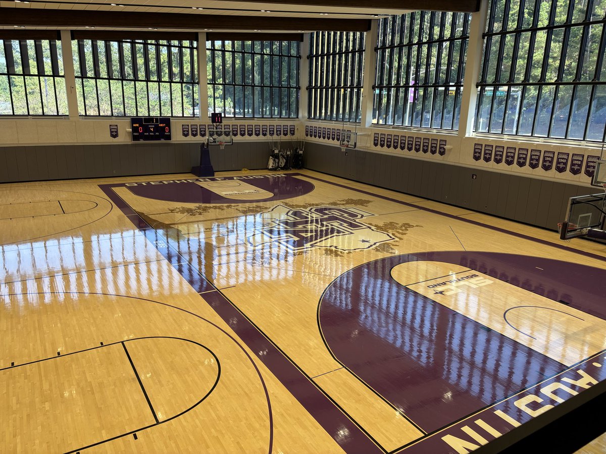 gateshoops2000's tweet image. As always was great to spend some time with @twesssttt3. I appreciate him taking time to give us a tour of the outstanding facilities @SFA_MBB @SFAWBB
